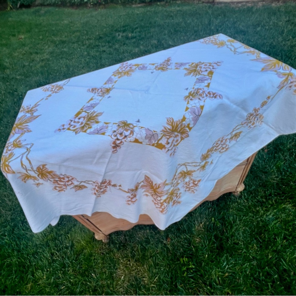 Gorgeous Italian Linen Floral Table Throw 53’ Square